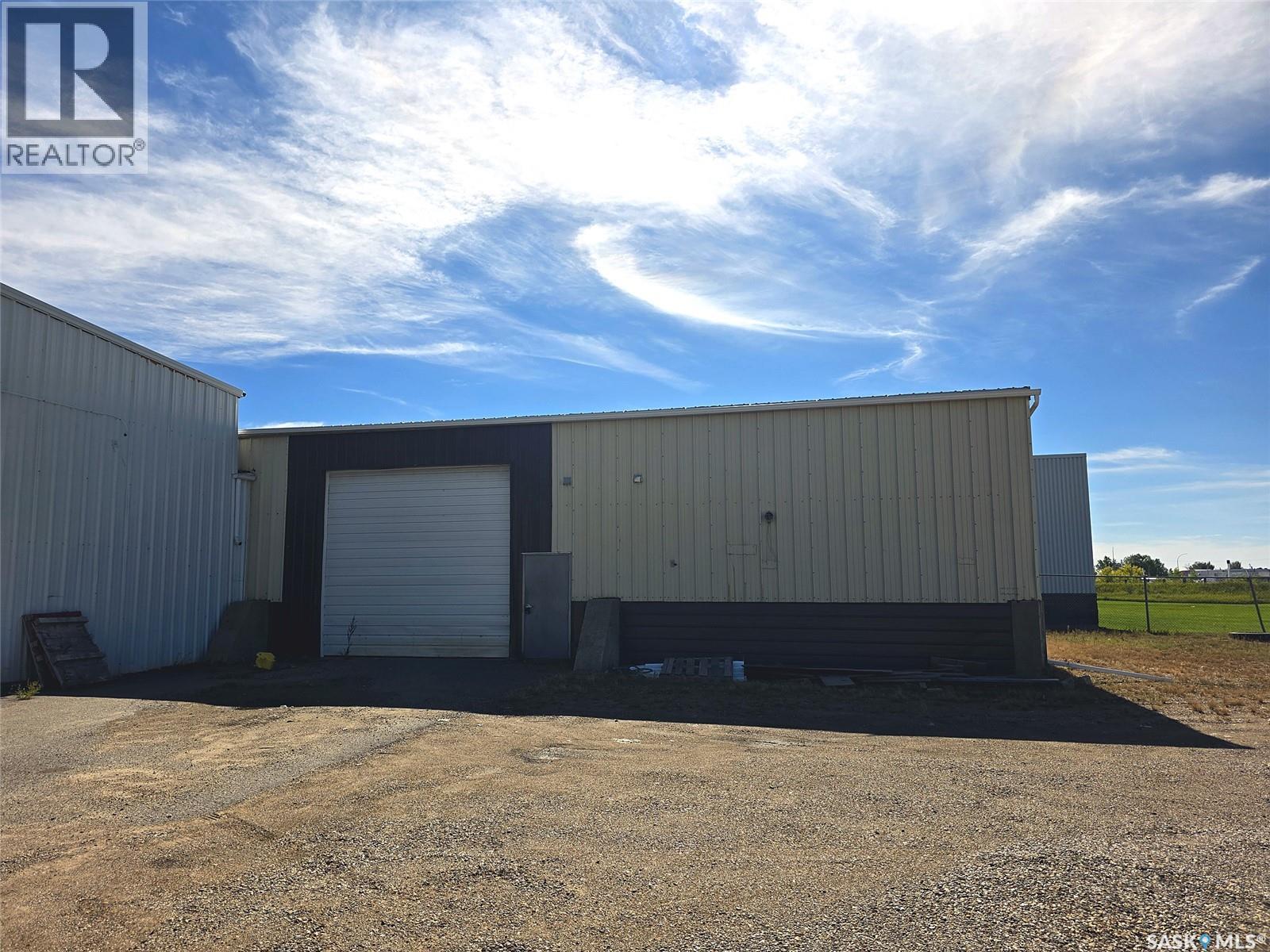 Bay 2 206 Hill AVENUE, Weyburn — photo 10