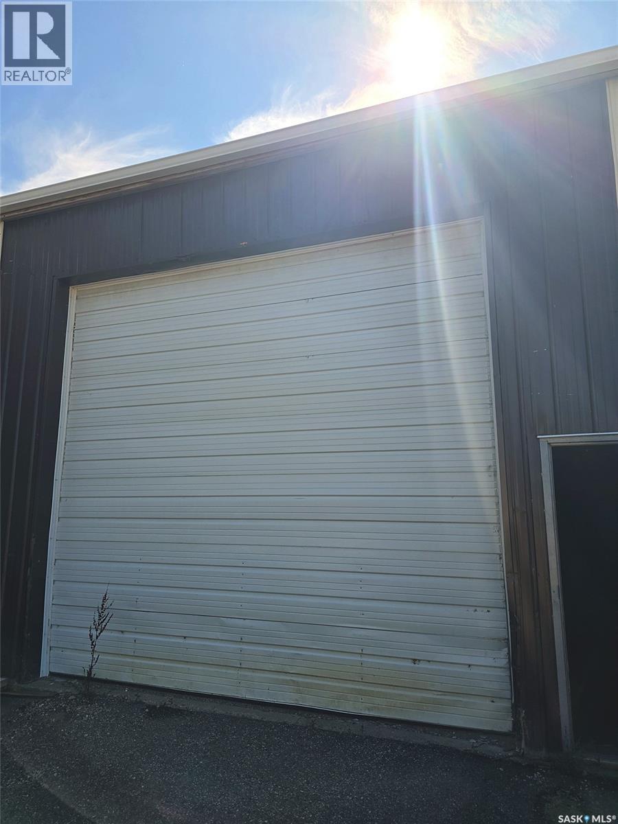 Bay 2 206 Hill AVENUE, Weyburn — photo 11