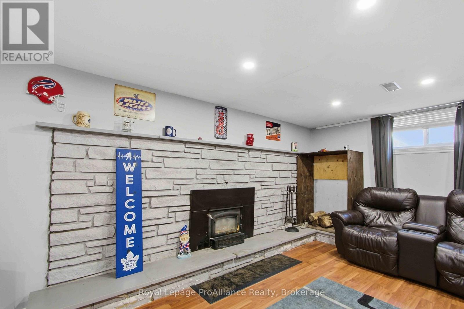 114 CATHERINE STREET - 18