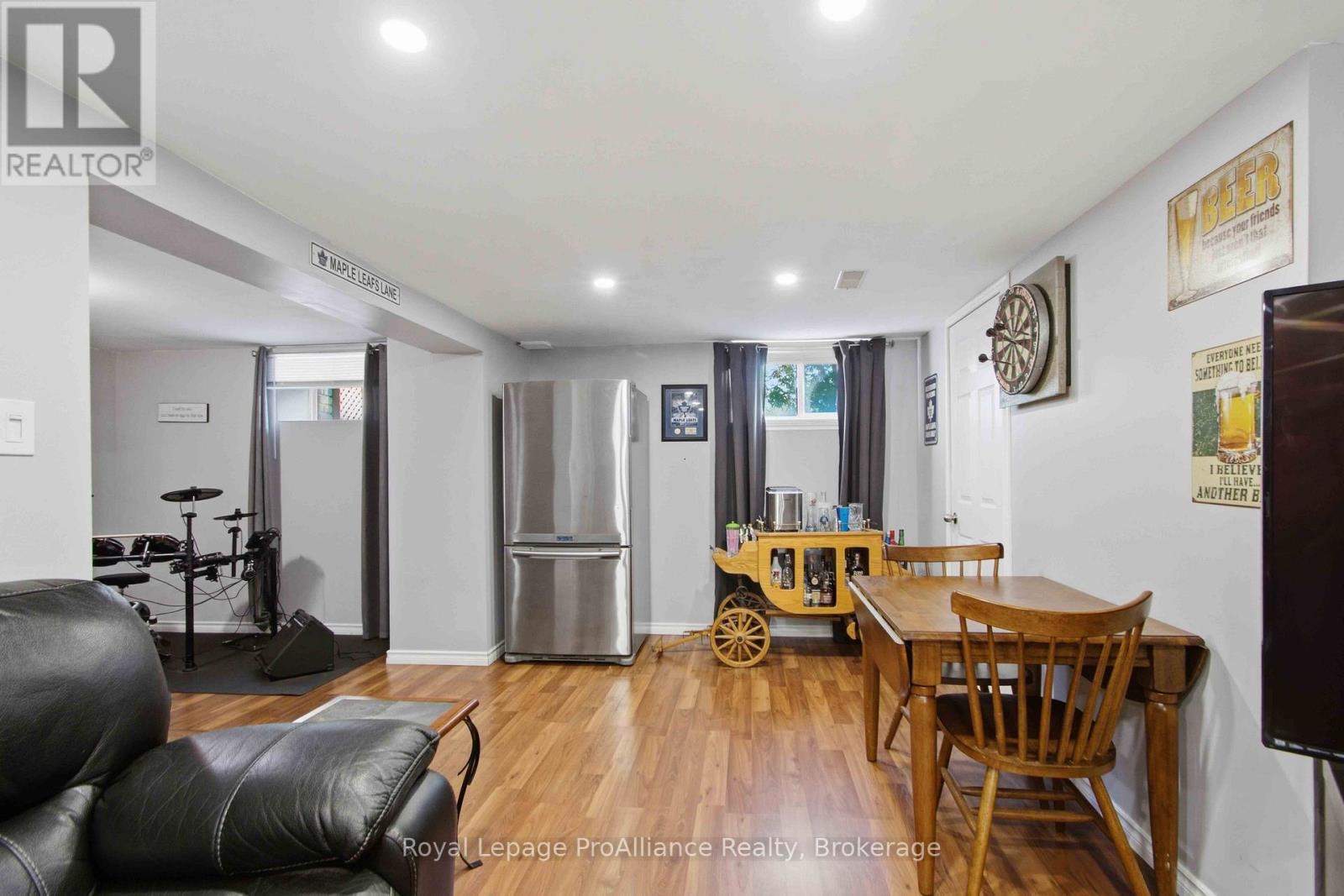 114 CATHERINE STREET - 20
