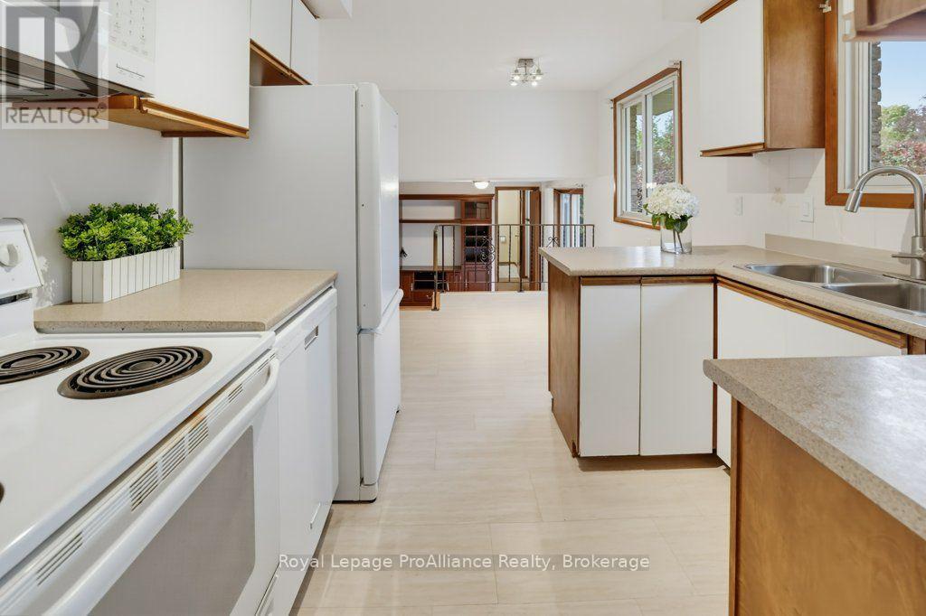 23 THORNCLIFFE DRIVE - 11