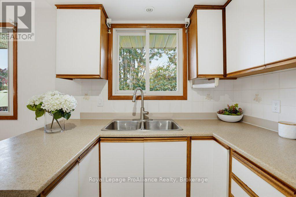 23 Thorncliffe Drive, Belleville, ON photo 12