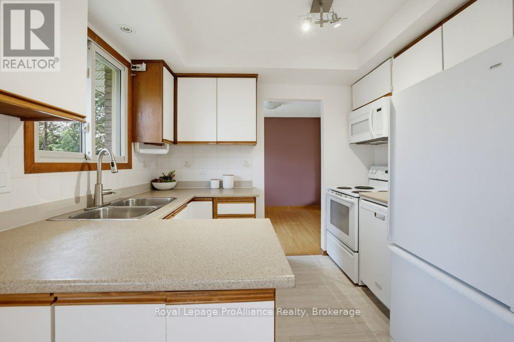 23 THORNCLIFFE DRIVE - 15