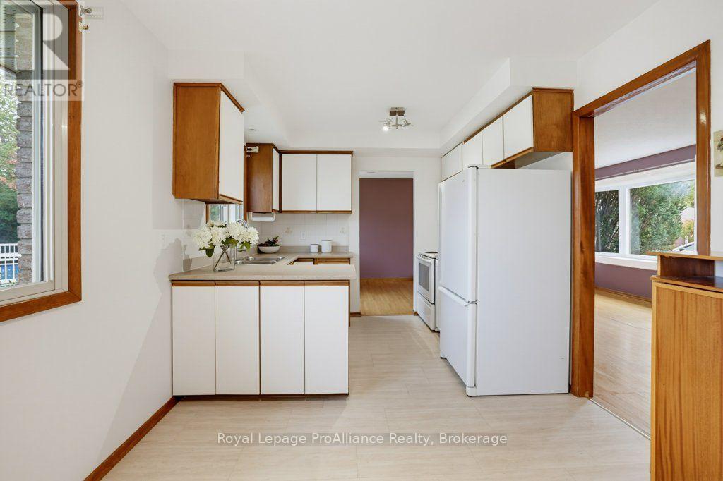 23 THORNCLIFFE DRIVE - 16