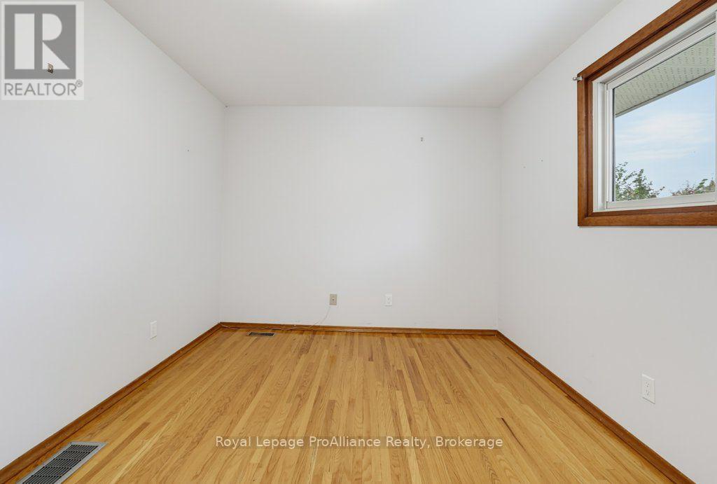 23 Thorncliffe Drive, Belleville, ON photo 26