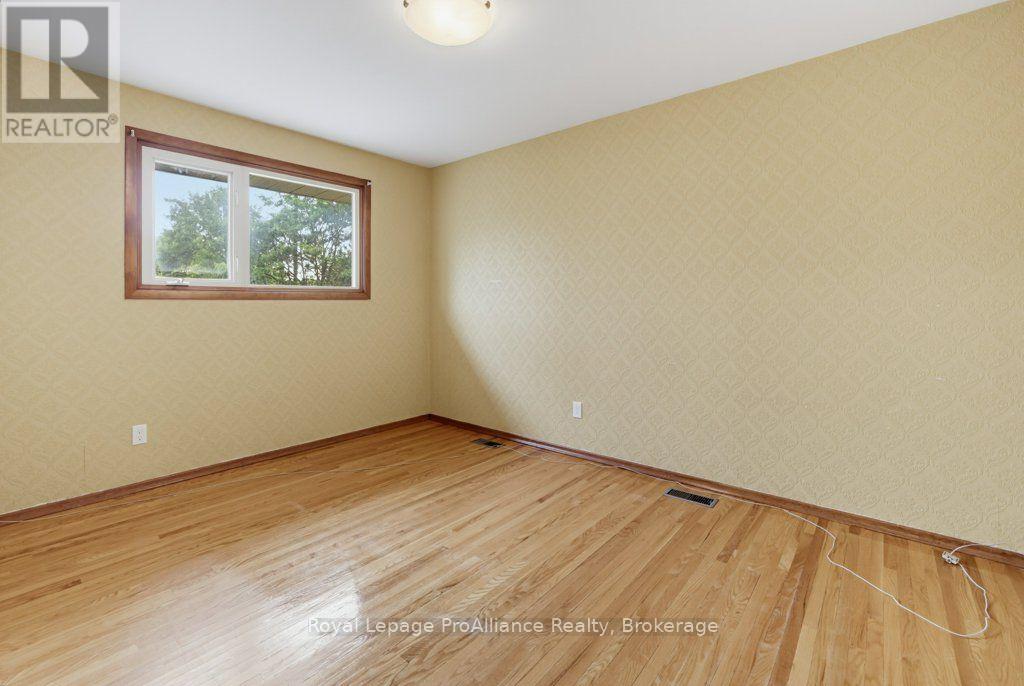 23 THORNCLIFFE DRIVE - 29