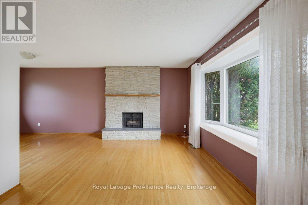 23 THORNCLIFFE DRIVE - 4