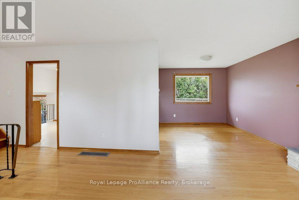 23 THORNCLIFFE DRIVE - 8