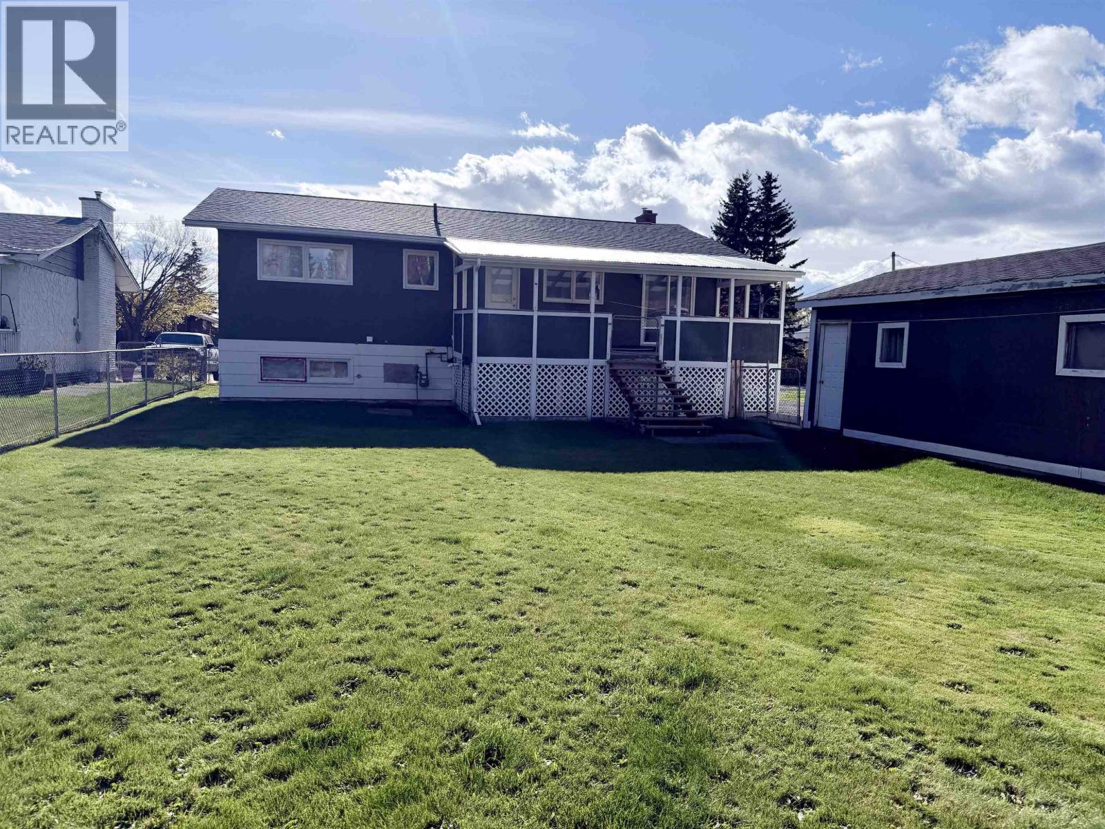 542 DOGWOOD STREET - 2