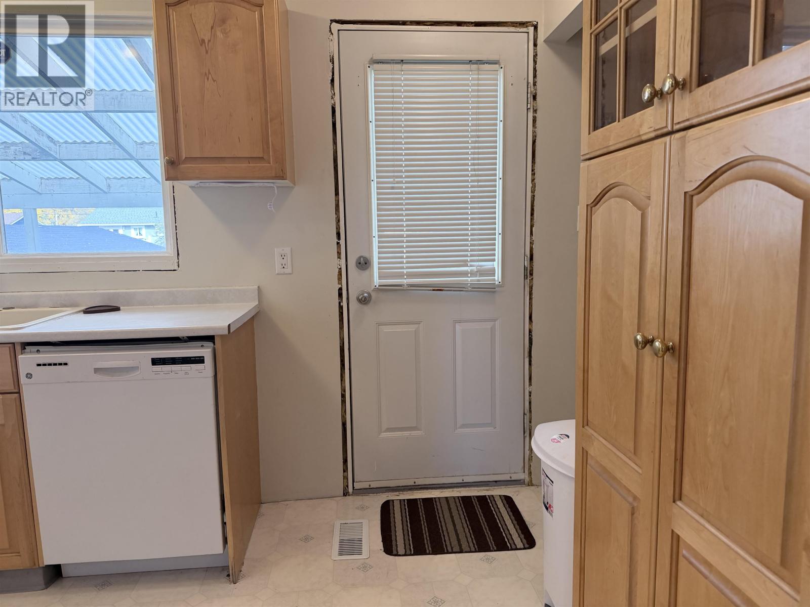 542 DOGWOOD STREET - 9
