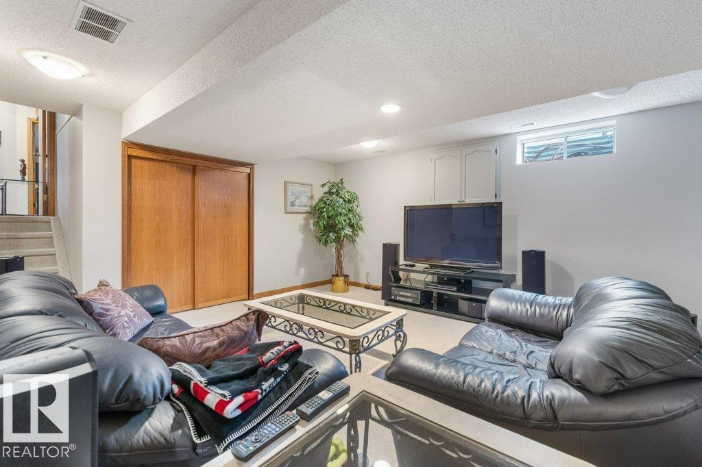 21 LORNE CR - 13