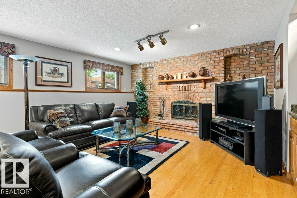 21 LORNE CR - Image 28