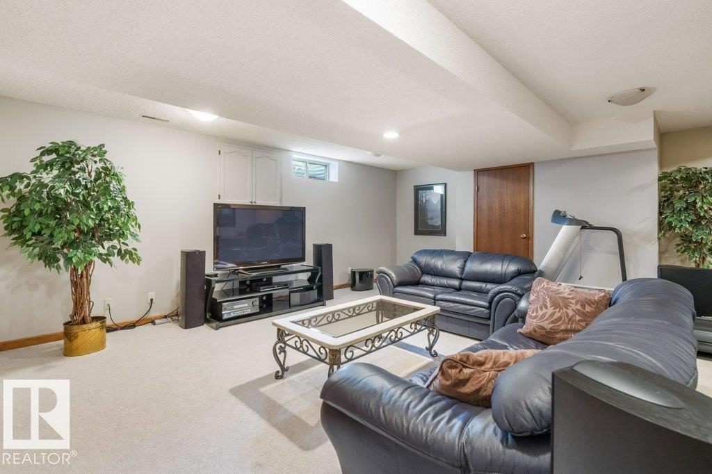 21 LORNE CR - 32