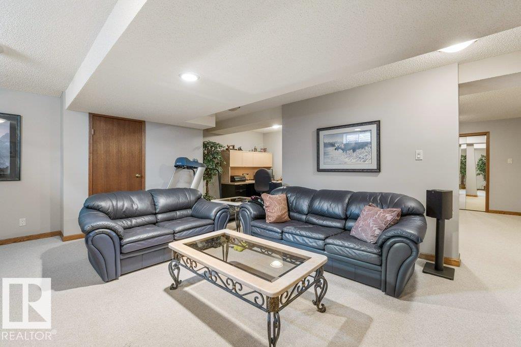 21 LORNE CR - Image 33