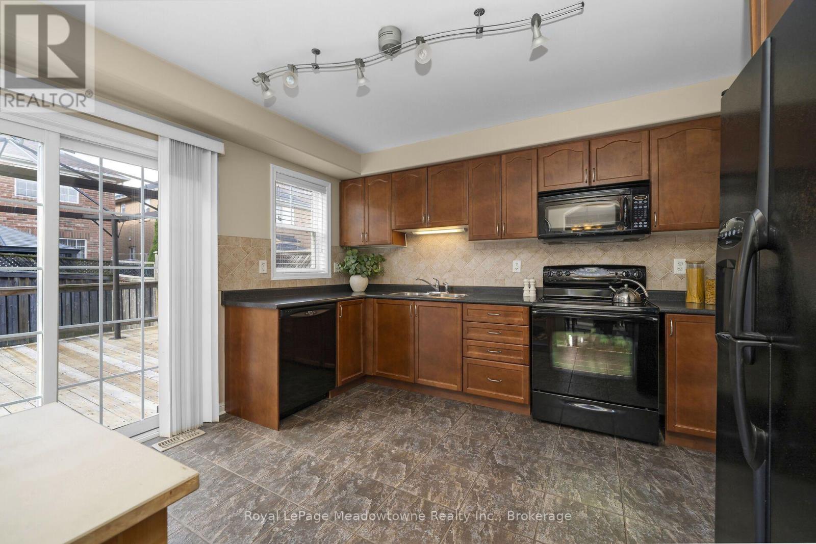 802 STARK CIRCLE - Image 10