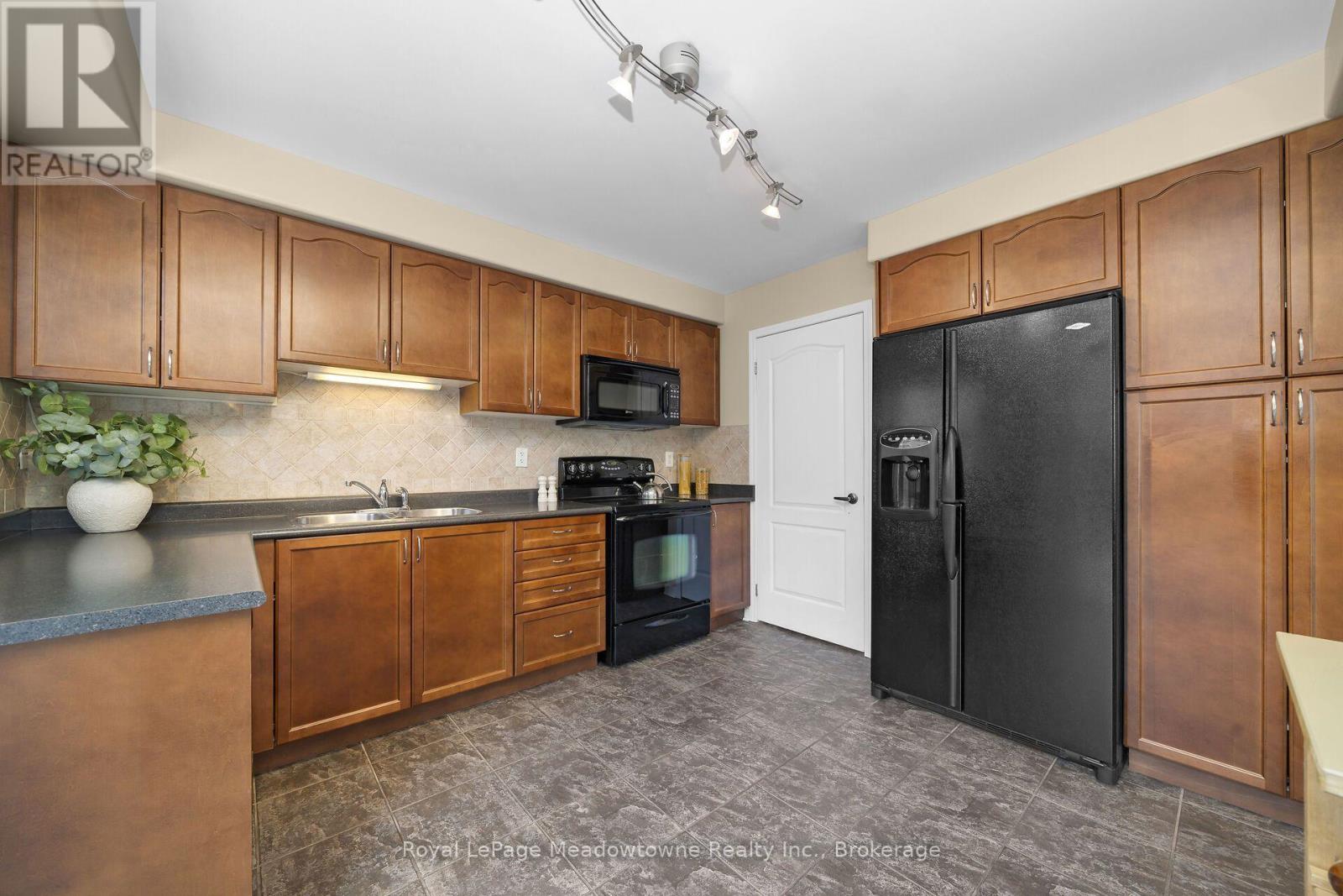 802 STARK CIRCLE - Image 9
