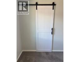 98 Lucas Crescent NW - photo 36