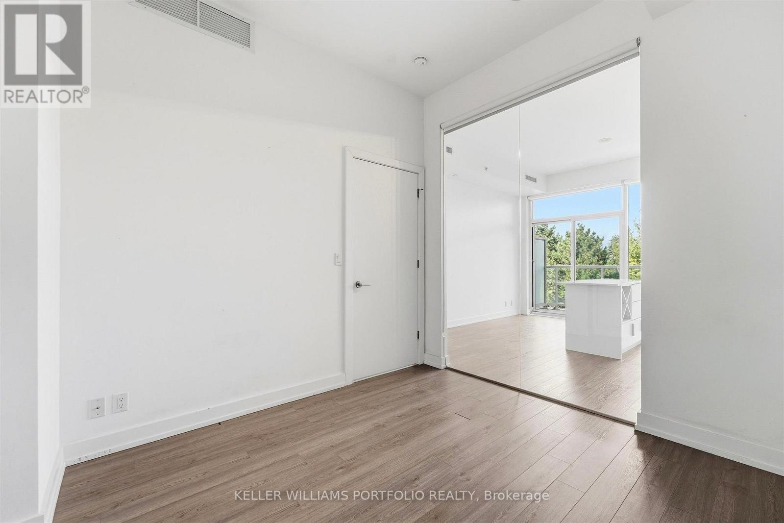 6 Parkwood Avenue — photo 16