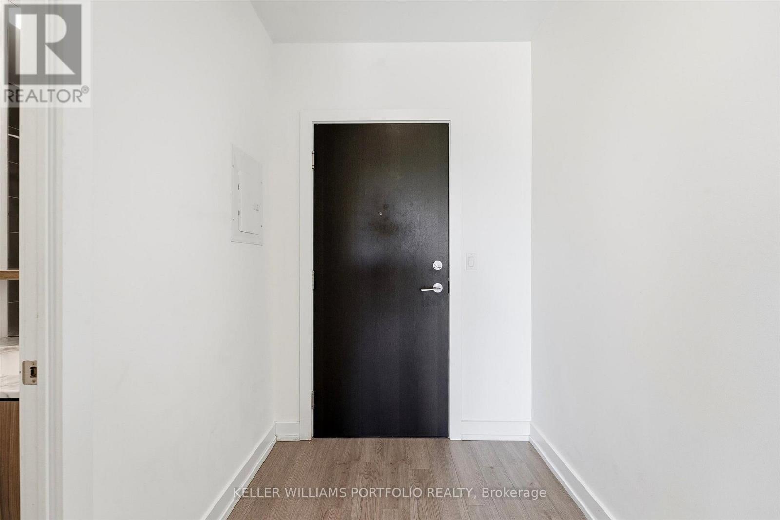 6 Parkwood Avenue — photo 4
