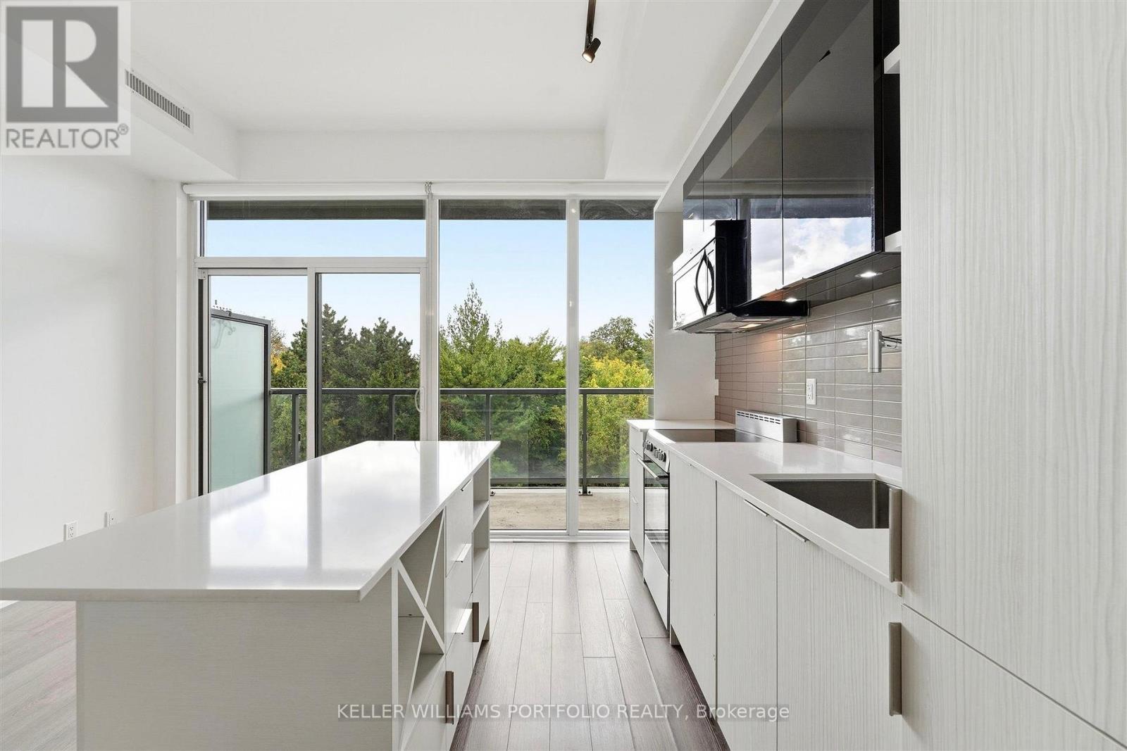 6 Parkwood Avenue — photo 8