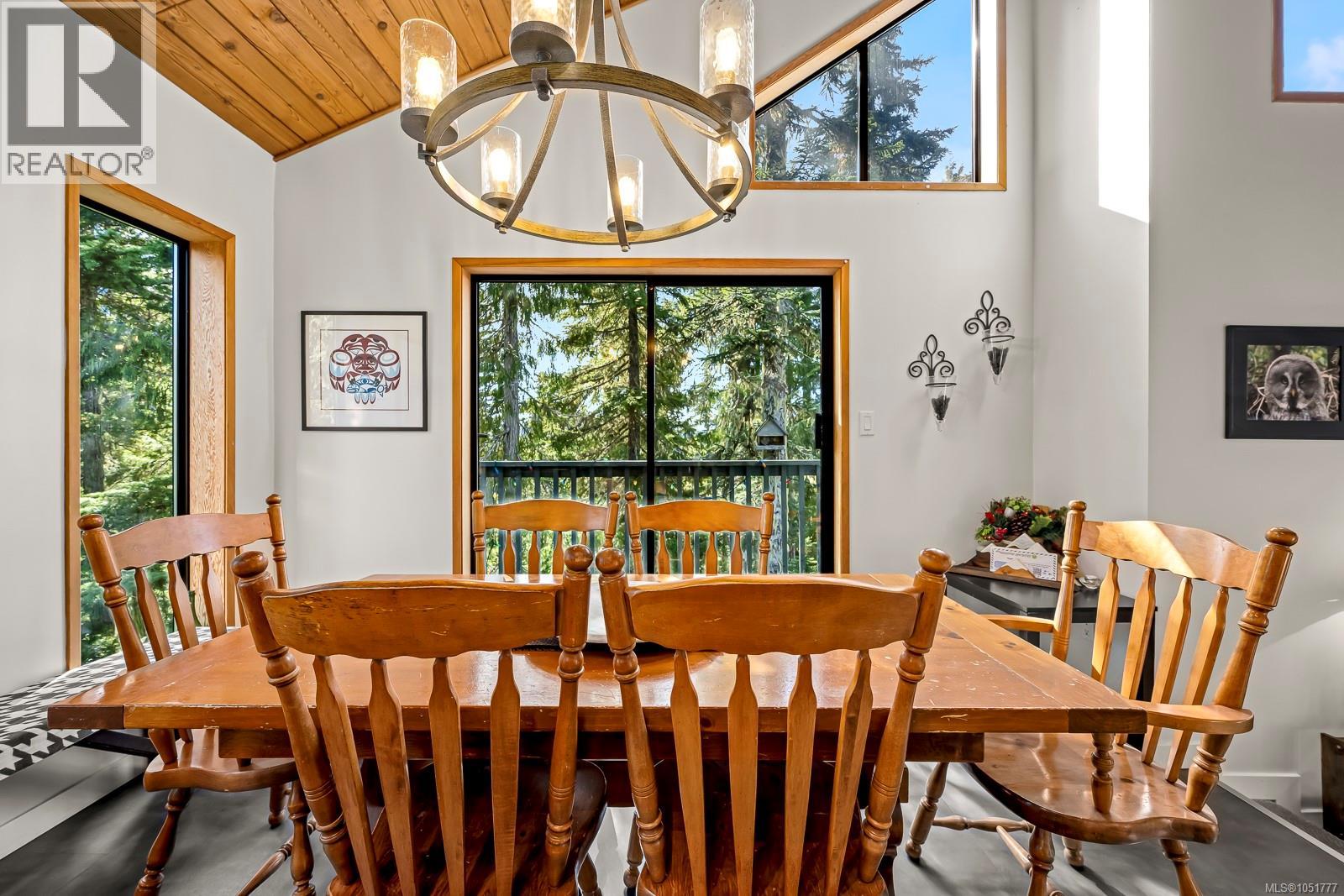 893 Clinton Wood Crt, Courtenay