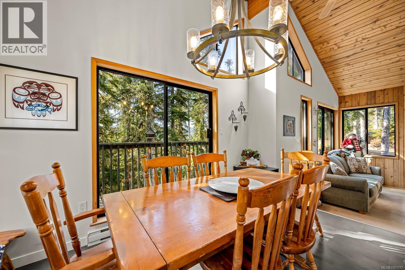 893 Clinton Wood Crt, Courtenay