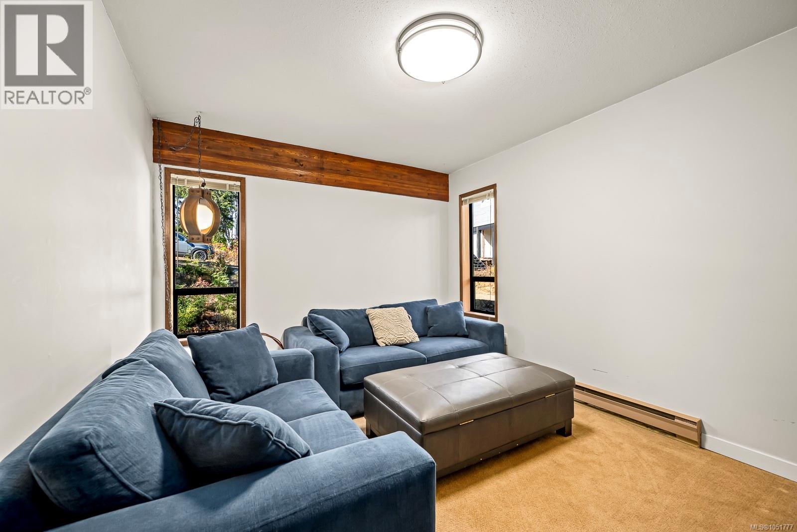 893 Clinton Wood Crt, Courtenay