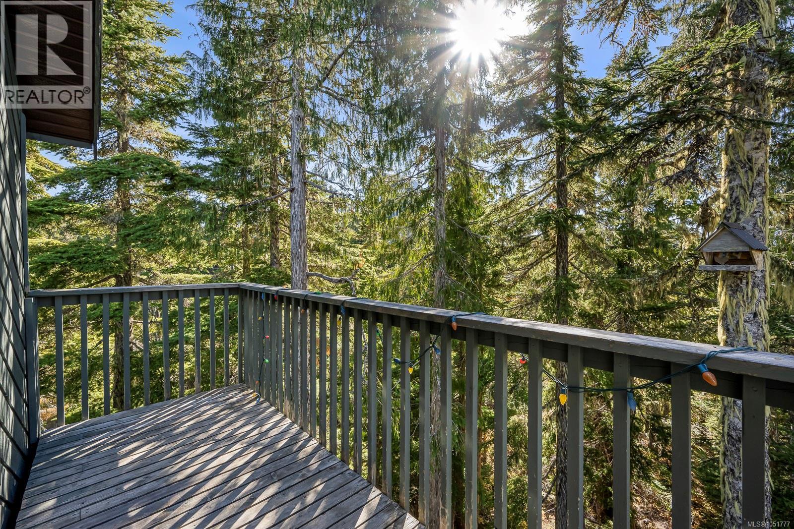 893 Clinton Wood Crt, Courtenay