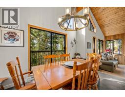 893 Clinton Wood Crt, Courtenay, BC V9J1L0 Photo 16