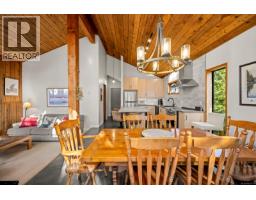 893 Clinton Wood Crt, Courtenay, BC V9J1L0 Photo 18