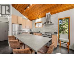 Primary Bedroom - 893 Clinton Wood Crt, Courtenay, BC V9J1L0 Photo 6