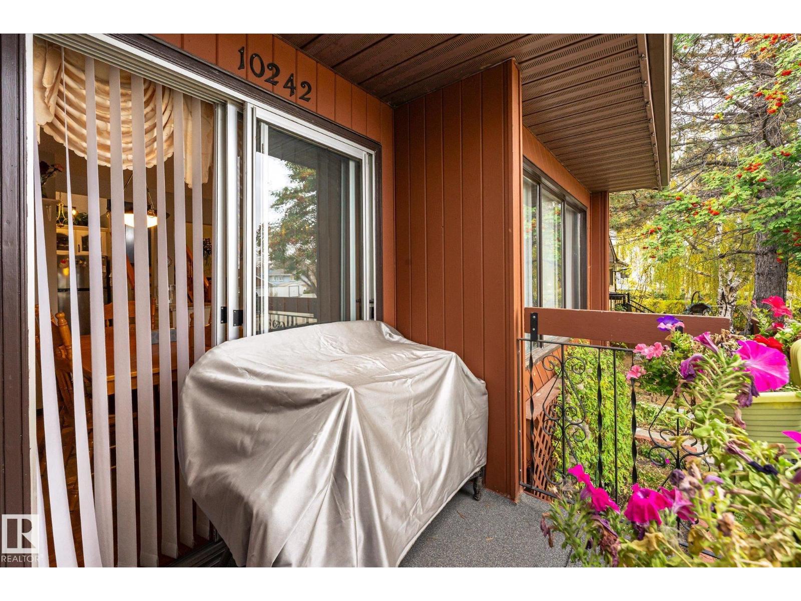 10242 161 ST NW - 4