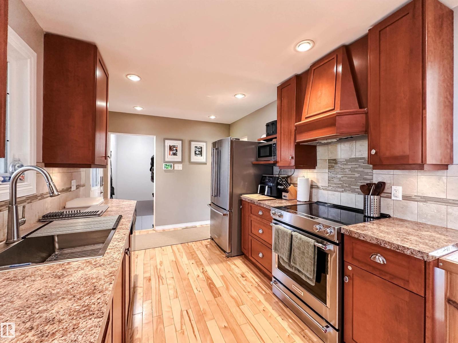 15256 86 AV NW - 22