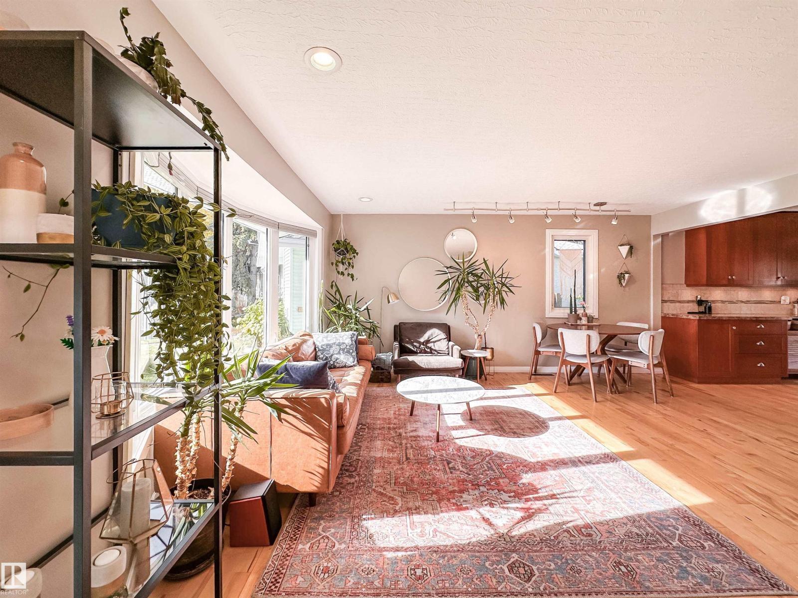 15256 86 AV NW - 5