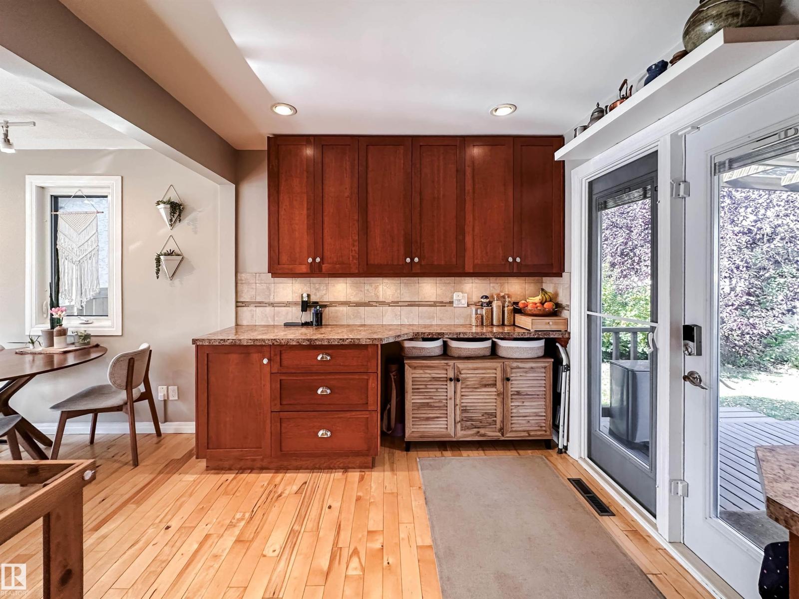 15256 86 AV NW - 25