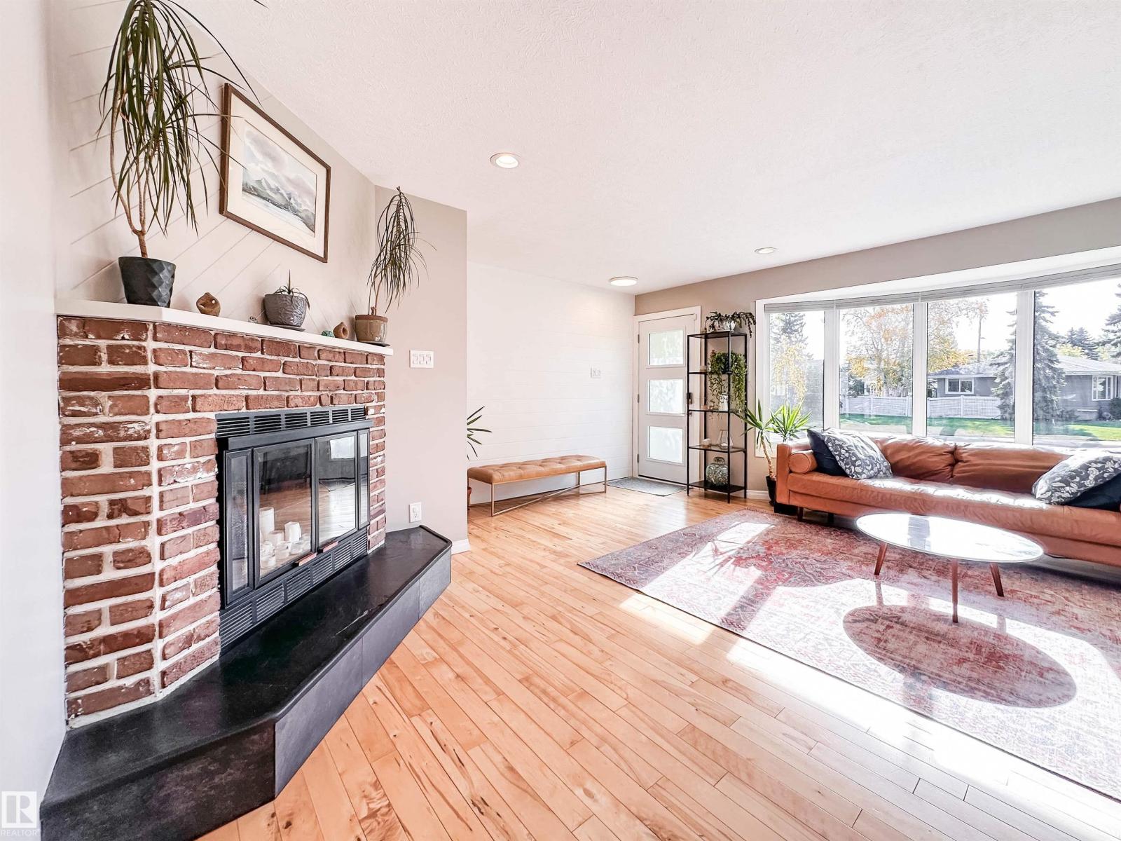 15256 86 AV NW - 10