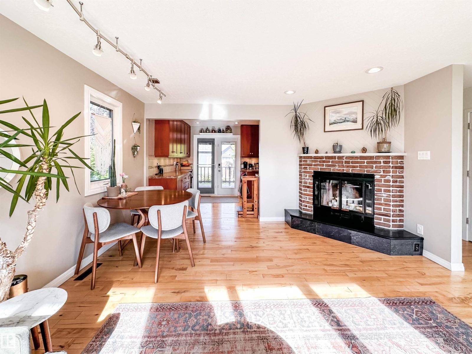 15256 86 AV NW - 9