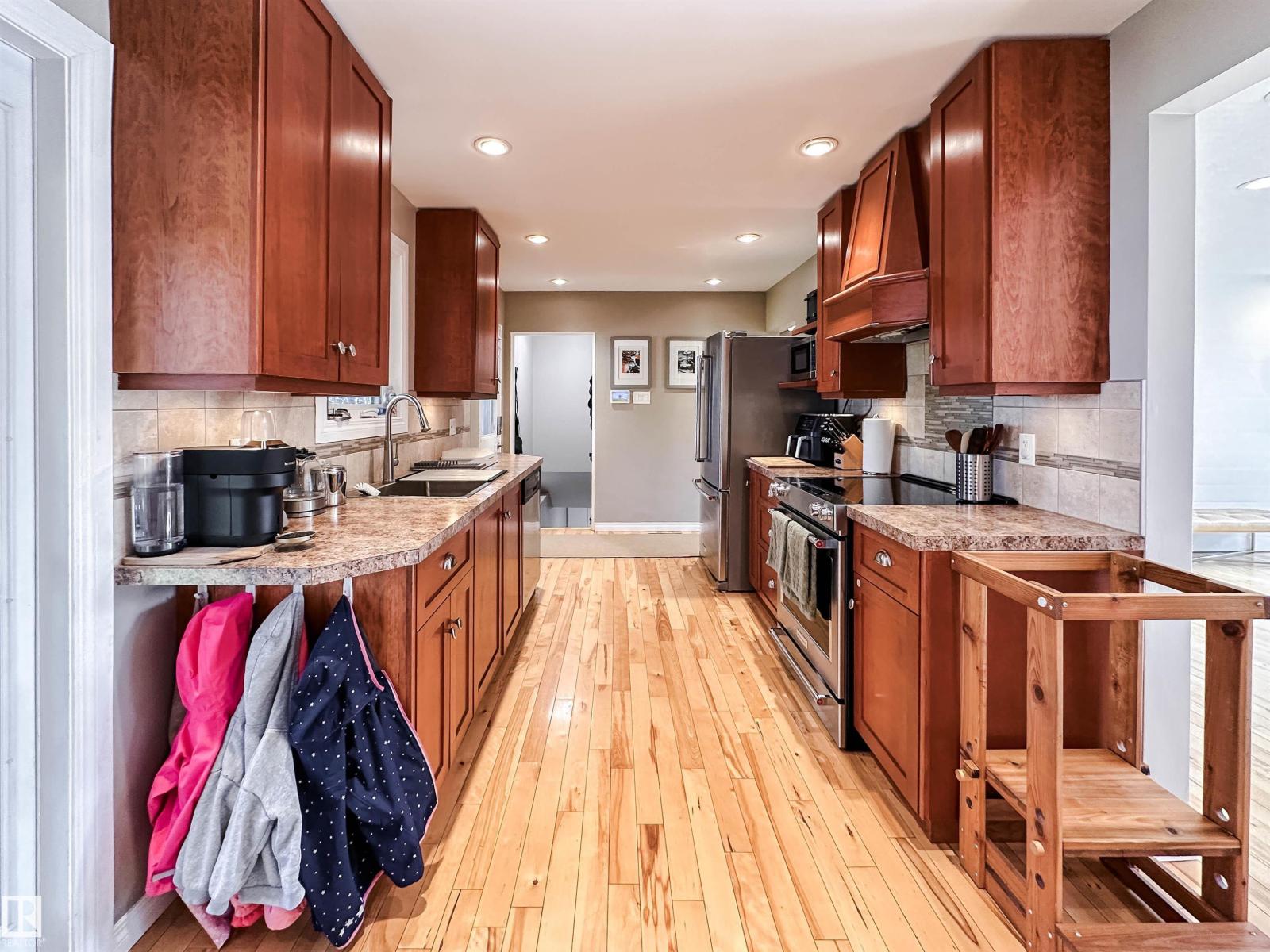 15256 86 AV NW - 20