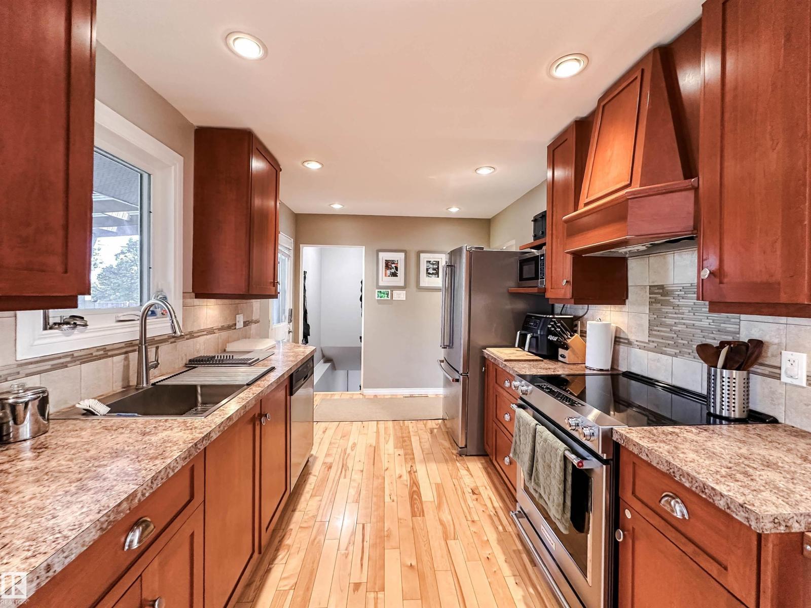 15256 86 AV NW - 21
