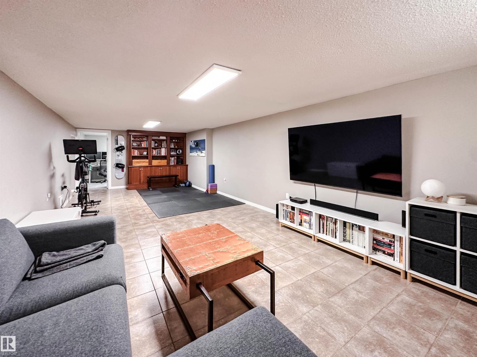15256 86 AV NW - 47