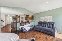 Kitchen - 2 250 Amber Trail, Winnipeg, MB R2P1L6 Photo 9