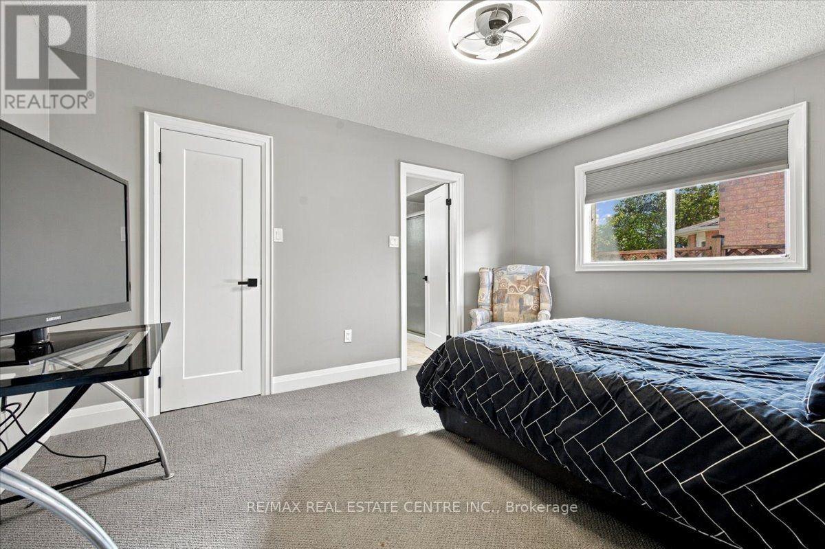 22 BIRCHWAY PLACE - 17