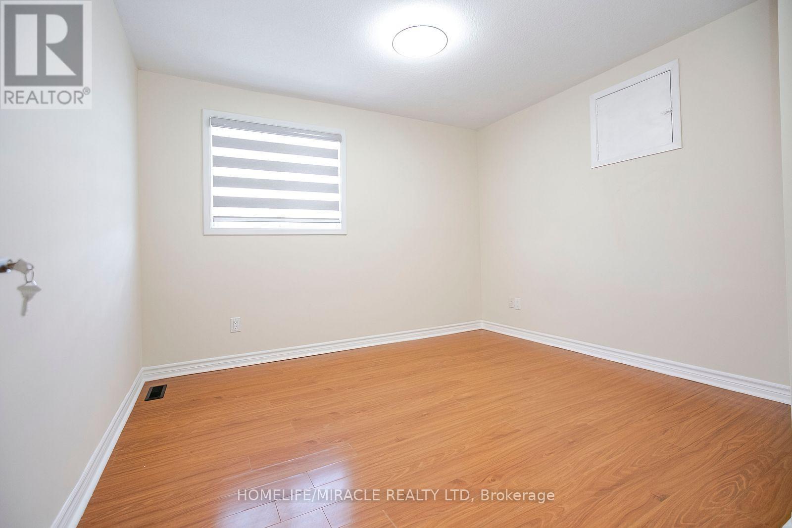33 ADAM STREET - 34