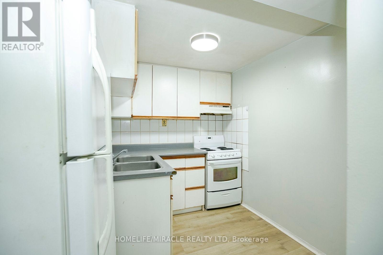 33 Adam Street, Brampton, ON photo 43