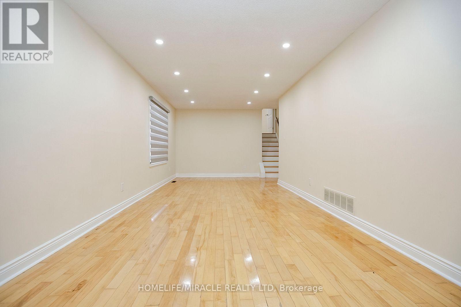33 Adam Street, Brampton, ON photo 8