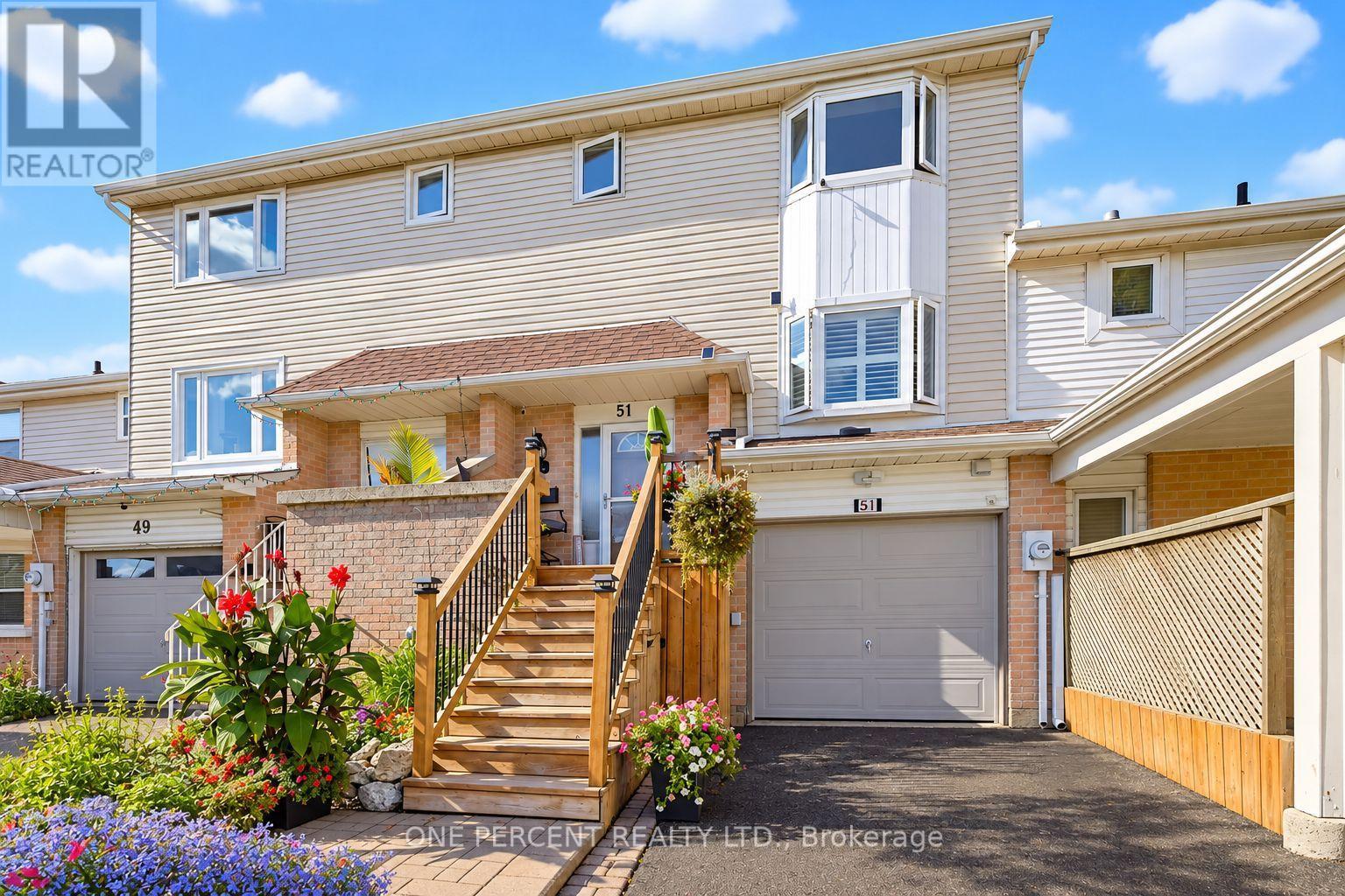 51 Courtleigh Square, Brampton, ON photo 3