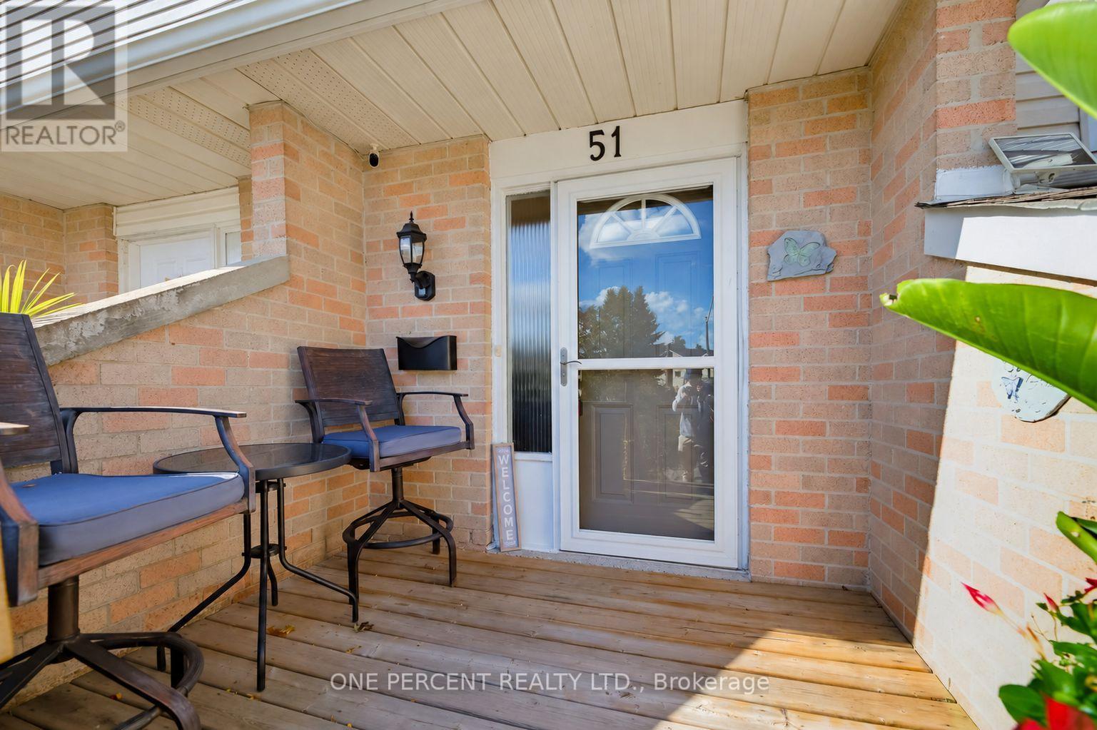 51 Courtleigh Square, Brampton, ON photo 4