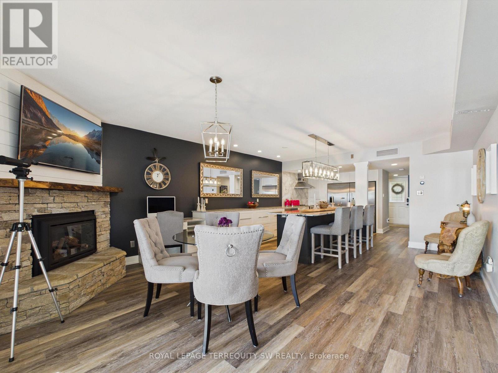 #210 10 COVESIDE DRIVE - 18