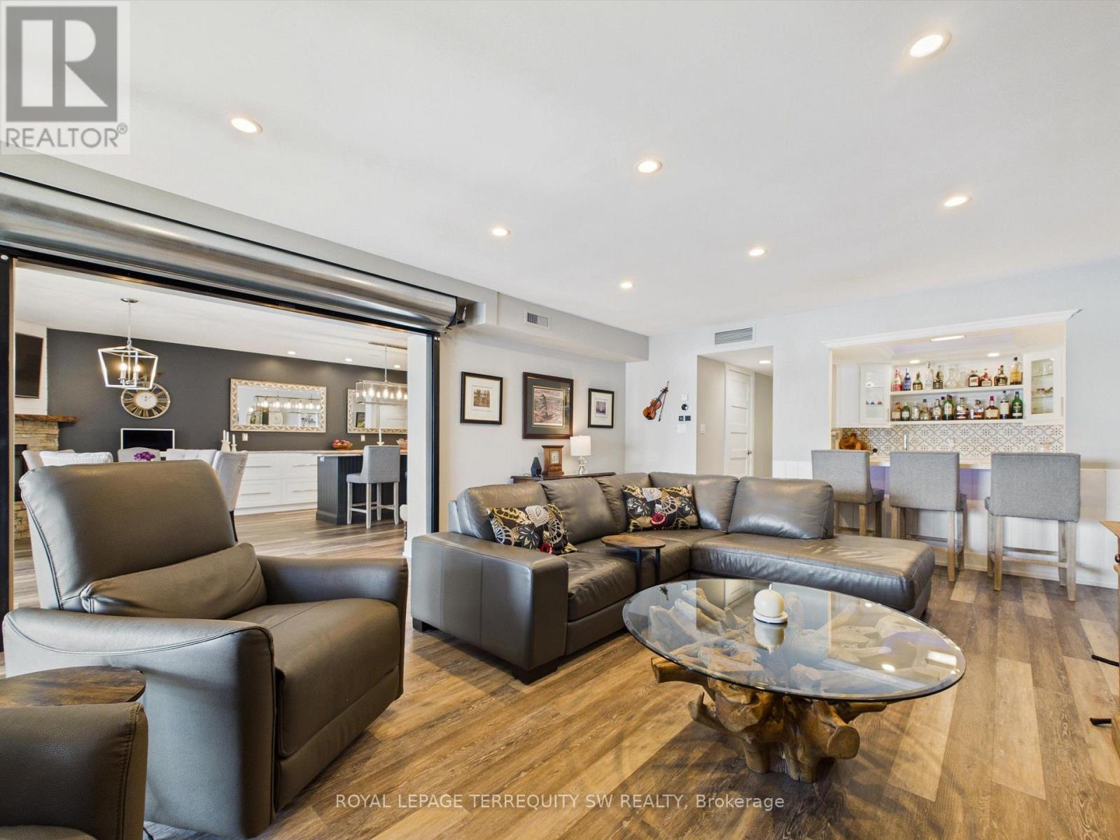 210- 10 COVESIDE Drive, Huntsville, ON photo 6