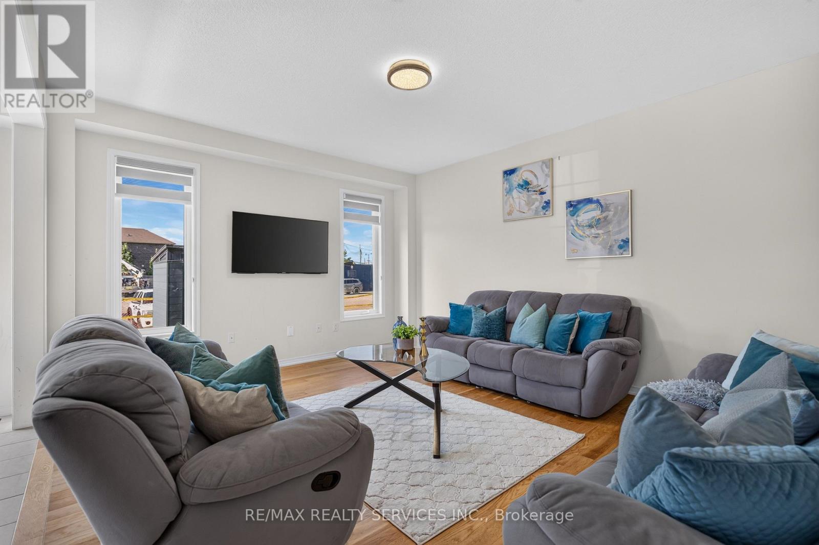 10 MUNRO CIRCLE - 11